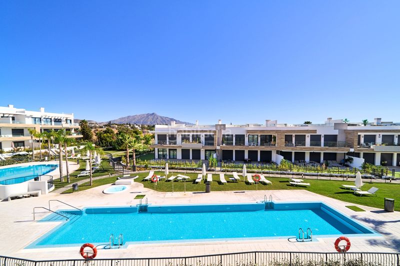 Foto 7cfad4e9-5318-499a-b520-e999f5f9da18. Apartament amb aparcament piscina a Nueva Atalaya Estepona