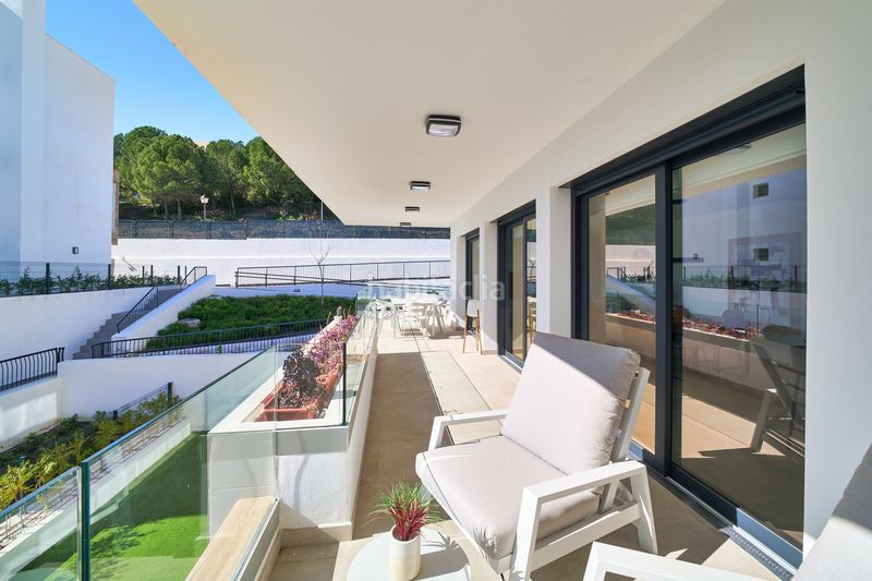 Foto ba0ec7bf-abb4-401b-8f65-82b55516136c. Apartament amb aparcament piscina a Nueva Atalaya Estepona