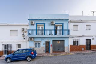 Casa adossada a San Enrique-Guadiaro-Pueblo Nuevo. Encantadora casa de pueblo tradicional de 3 dormitorios en guadi