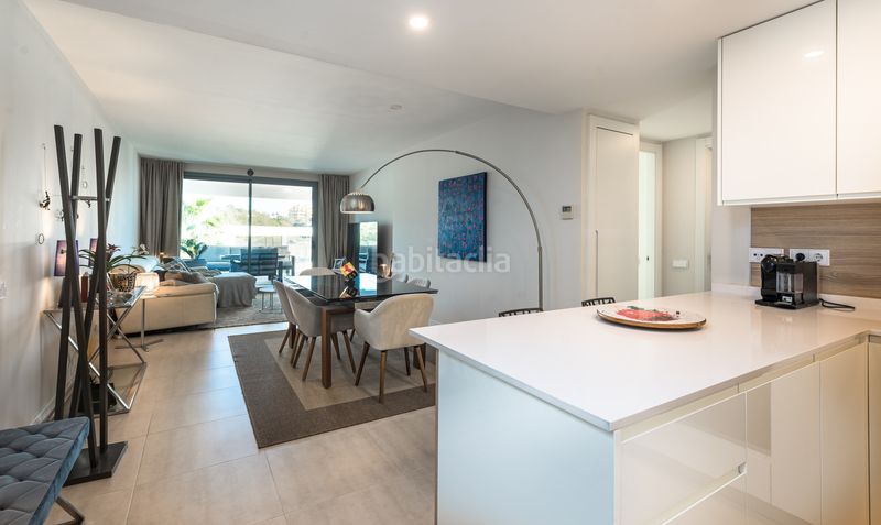 Foto aad4296f-45c0-4f79-a5ea-c35d63eaa830. Apartament amb aparcament piscina a Centro Estepona