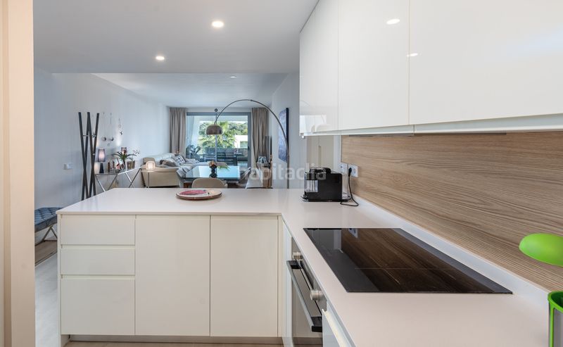 Foto e5b57844-2379-4335-b22f-43b155612075. Apartament amb aparcament piscina a Centro Estepona