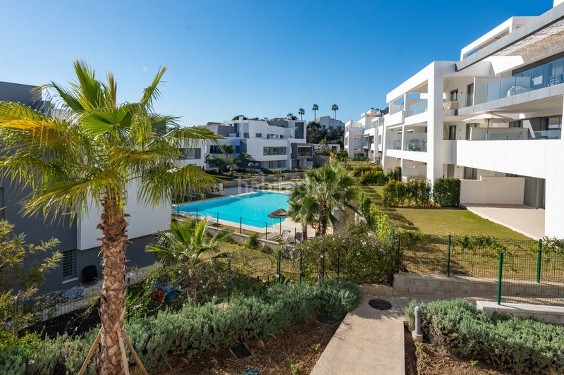 Foto e819ef56-84a3-426e-ab87-c4aca74dae97. Apartament amb aparcament piscina a Centro Estepona