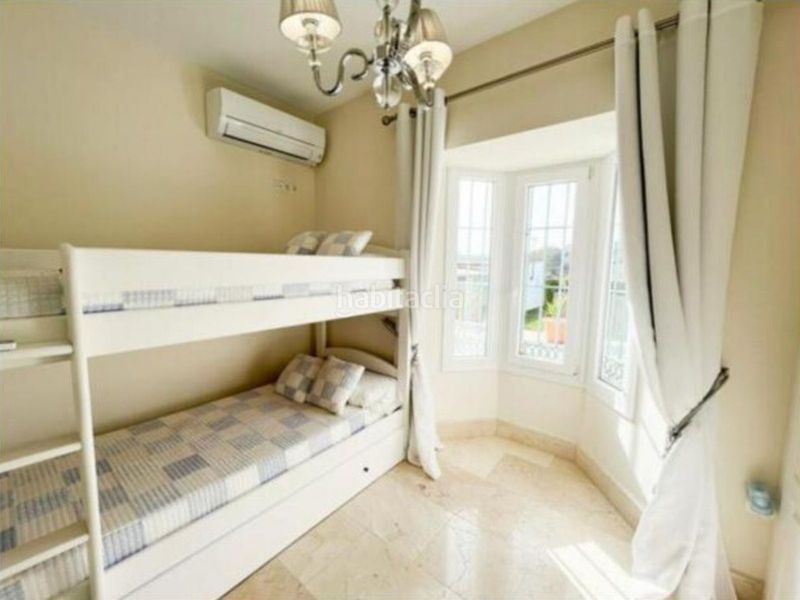 Foto fb8f10c6-b904-4166-8cc8-d84f72f47f6d. Casa amb aparcament a Sotogrande alto Sotogrande
