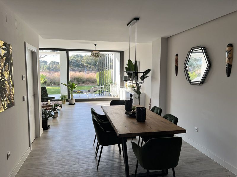 Foto 97b736cc-5d0f-4885-b5c8-9e56349bd41c. Casa aparellada amb aparcament piscina a Sotogrande alto Sotogrande