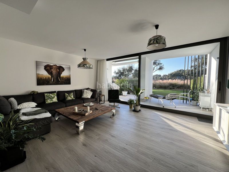 Foto be3bd1e3-1745-48db-bdb2-28bd0d9a95e0. Casa aparellada amb aparcament piscina a Sotogrande alto Sotogrande