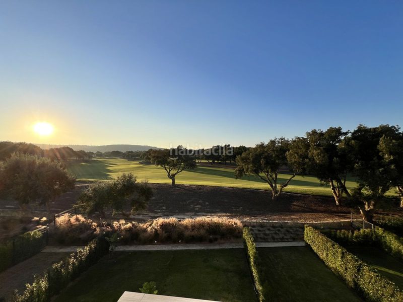 Foto bf082121-5a0a-4628-81a9-3c3c286aa993. Casa aparellada amb aparcament piscina a Sotogrande alto Sotogrande