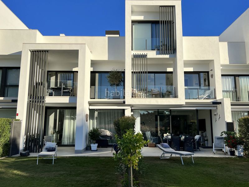 Foto 40fe8746-b9ca-471d-b609-c56c7b48bf07. Casa adossada amb aparcament a Sotogrande alto Sotogrande