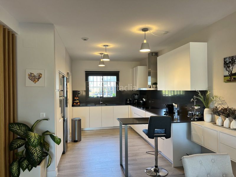 Foto d6f3854e-b46f-4593-b9c2-0abd68c88a10. Casa adossada amb aparcament a Sotogrande alto Sotogrande
