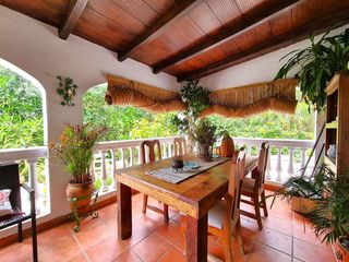 Casa a San Martín del Tesorillo. Fantástica casa de estilo andaluz con 3 dormitorios y parcela de