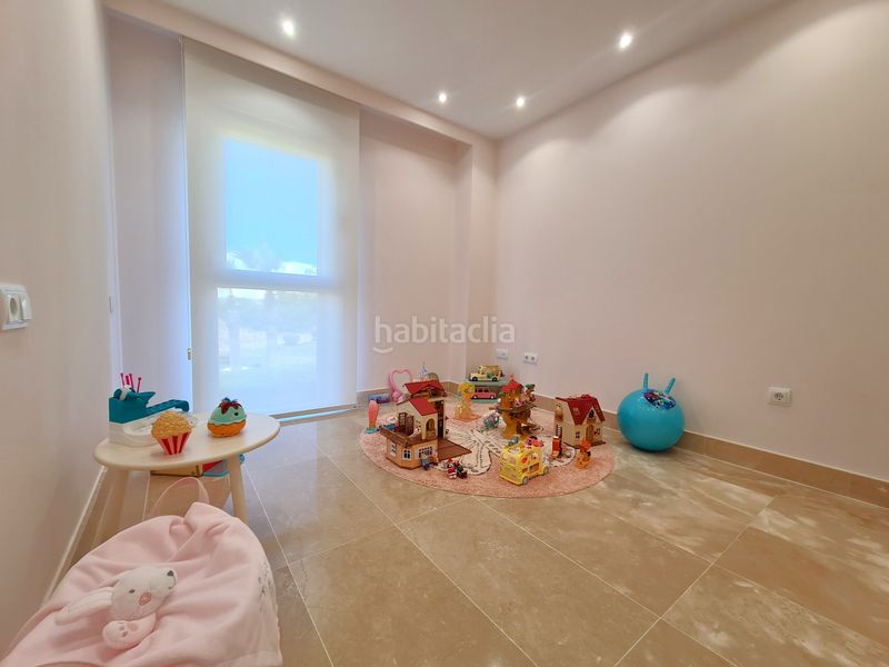 Foto b8cd40ac-bfe7-4554-8f6d-ce7bbc89171b. Apartament amb aparcament a Chullera Manilva