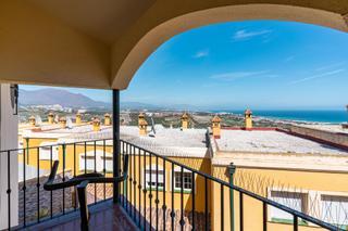 Casa adossada a Manilva Pueblo. Hermosa casa adosada de 3 dormitorios con vistas al mar en manil
