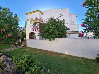 Towny house in Marina de Casares. Magnifica casa pareada de 3 dormitorios y gran jardin a 30 metro