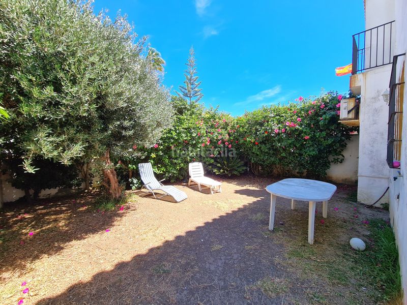 Foto 0d324e4f-8ed5-4ca3-a272-62069ab40042. Casa aparellada amb piscina a marina de Casares Casares