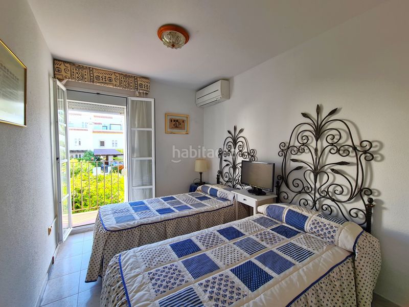 Foto 1ae05480-503f-4b63-8779-20c26a58aa3d. Casa aparellada amb piscina a marina de Casares Casares
