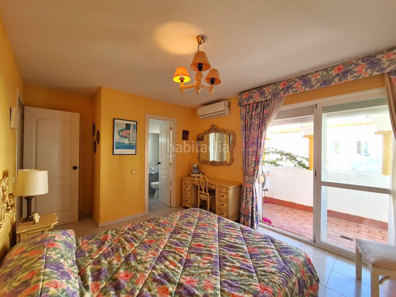 Foto 1bd3b76c-9749-48b7-bc70-077f039a014d. Casa aparellada amb piscina a marina de Casares Casares