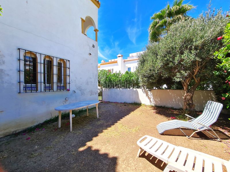 Foto 318f02a0-e489-4e55-b671-b474d28a5c86. Casa aparellada amb piscina a marina de Casares Casares