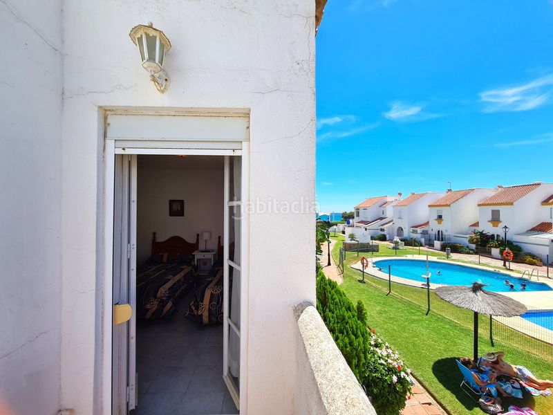 Foto 43358ea7-f00d-47bd-a6dc-b49da60ec508. Casa aparellada amb piscina a marina de Casares Casares