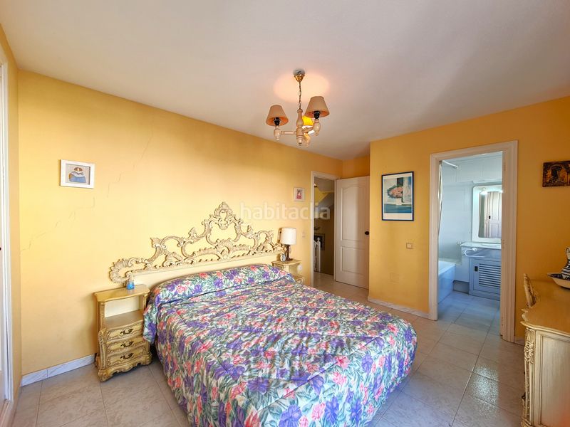 Foto 4cf3d5c2-b1d1-4cf4-bed0-e4261b2a8c19. Casa aparellada amb piscina a marina de Casares Casares