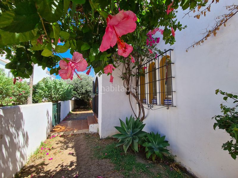 Foto 567e20f3-d63a-40b9-9c59-b8fe3c5d473c. Casa aparellada amb piscina a marina de Casares Casares