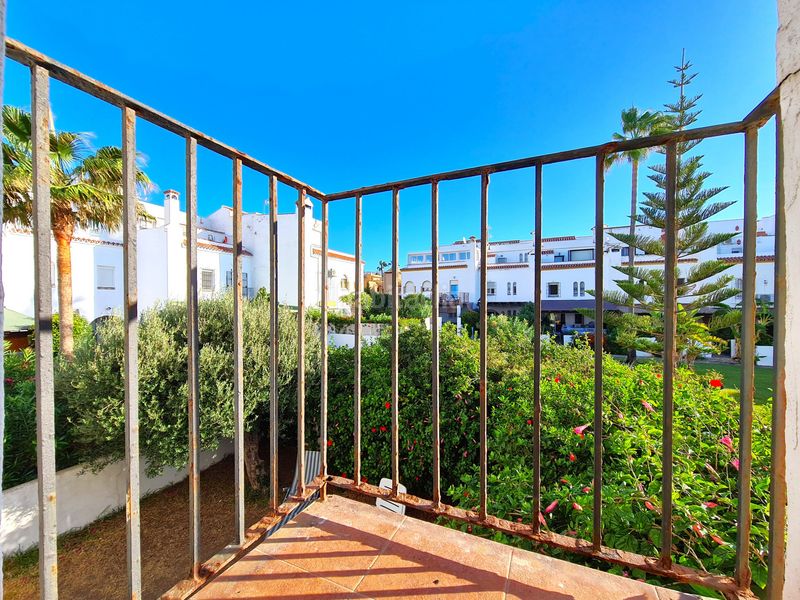 Foto 618f89e8-24a9-4144-8dee-c48faebac9a9. Casa aparellada amb piscina a marina de Casares Casares