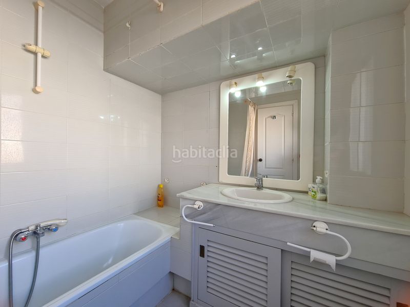Foto 89b160ea-98ca-43ac-85a6-2e60da464855. Casa aparellada amb piscina a marina de Casares Casares