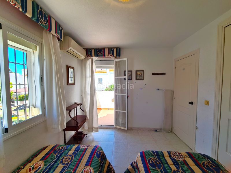 Foto b9dc27fa-1f04-40e1-9f01-cbb80081c1fd. Casa aparellada amb piscina a marina de Casares Casares