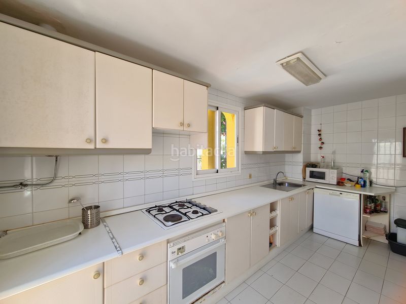 Foto be550607-5593-4b2b-bfe2-bc82599d6a0a. Casa aparellada amb piscina a marina de Casares Casares