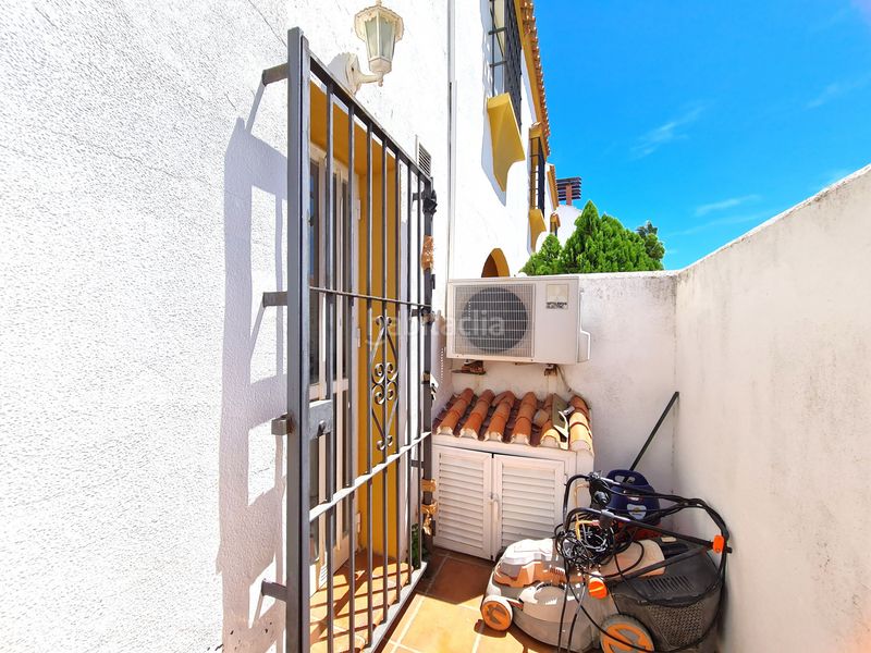 Foto df55fc2c-9526-4c29-9246-7994791e6f4b. Casa aparellada amb piscina a marina de Casares Casares