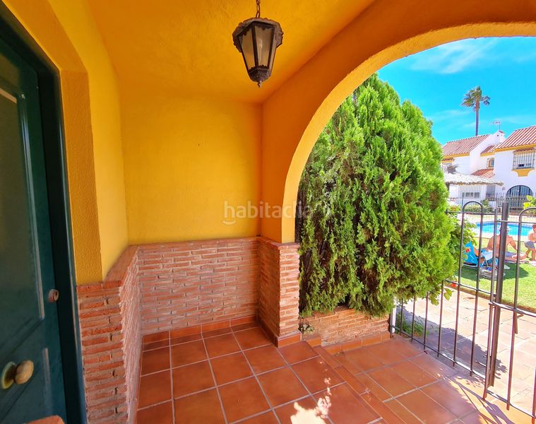 Foto ed728a04-d20e-48ab-9247-f4fafa5308ce. Casa aparellada amb piscina a marina de Casares Casares