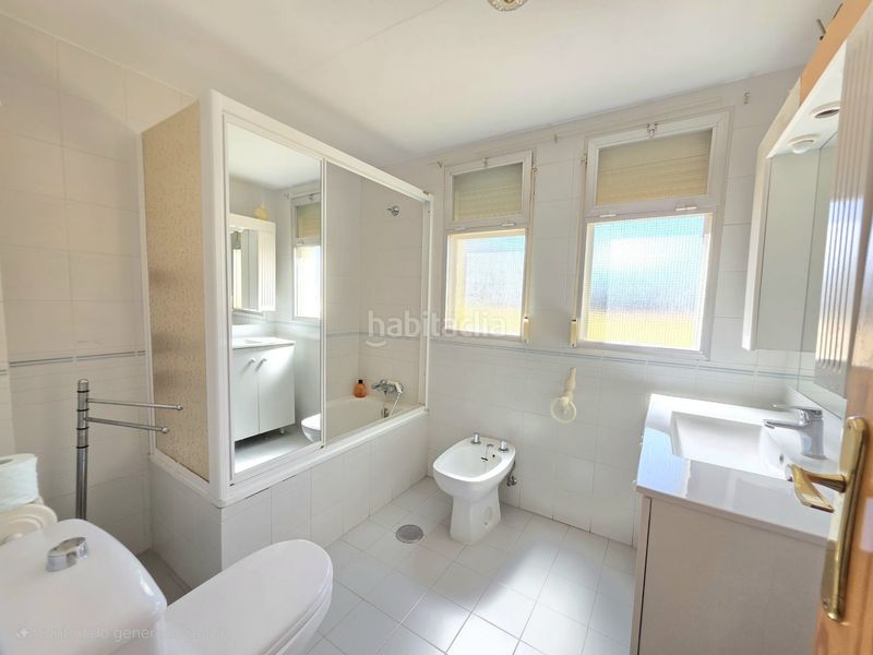 Foto b54f23fb-c82b-49b0-9545-d1e1ca5cbd66. Dúplex amb aparcament piscina a Centro Estepona
