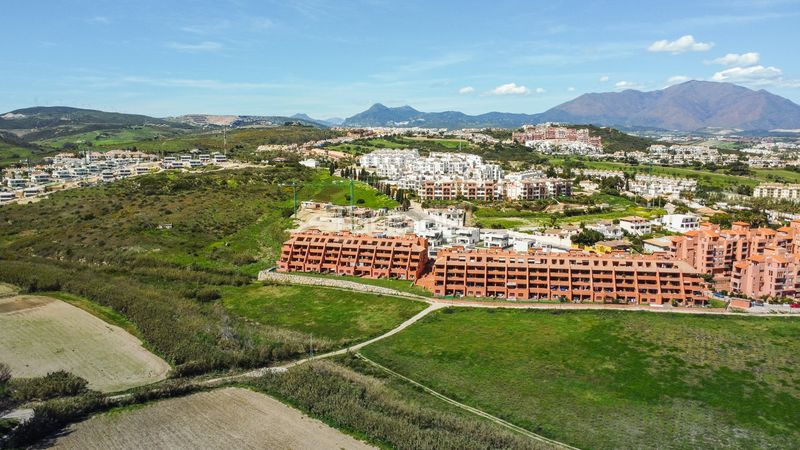 Foto 76af8edc-05e2-4f3d-a72c-45da39b58aa8. Apartament amb aparcament piscina a El Castillo Manilva