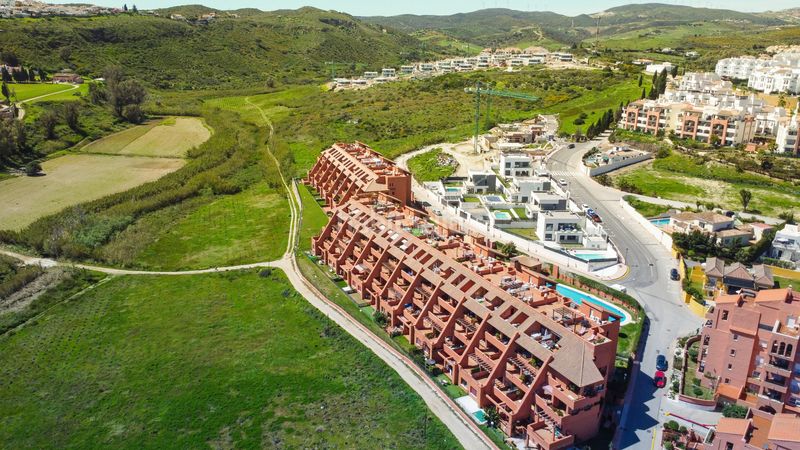 Foto 8c44010b-17e9-4523-b95c-02ad4eeb884c. Apartament amb aparcament piscina a El Castillo Manilva