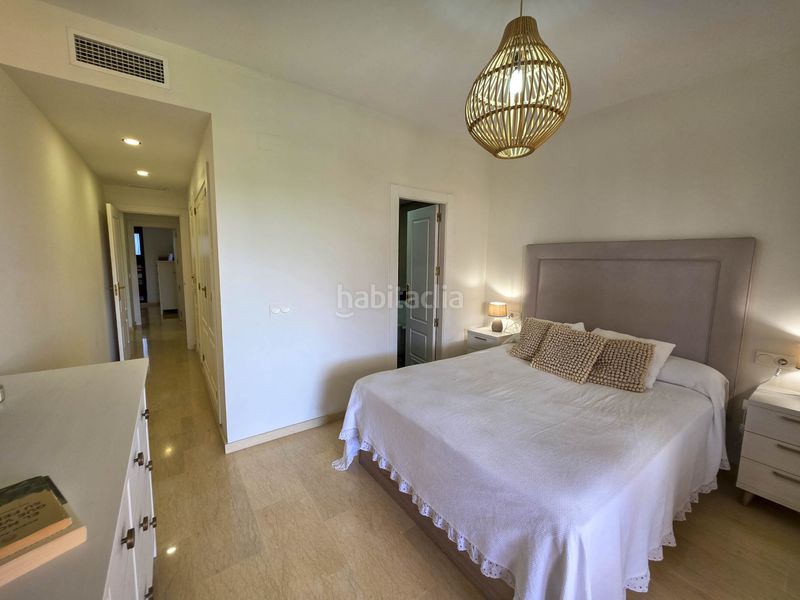 Foto fd00e1c4-3cd0-439c-9baf-7da848efe7b8. Apartament amb aparcament piscina a El Castillo Manilva