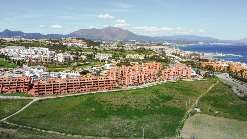 Foto b18528d3-8a4a-4aff-b28d-ff5e9c928ecc. Planta baixa amb aparcament piscina a El Castillo Manilva