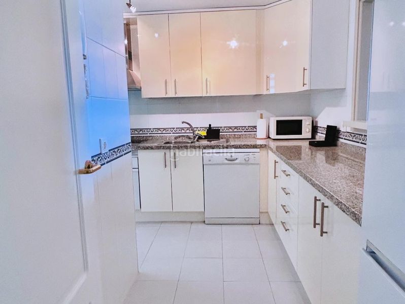 Foto 7ba08f17-357e-4ad6-91ac-907f500f51f5. Apartament amb aparcament piscina a La Duquesa Manilva
