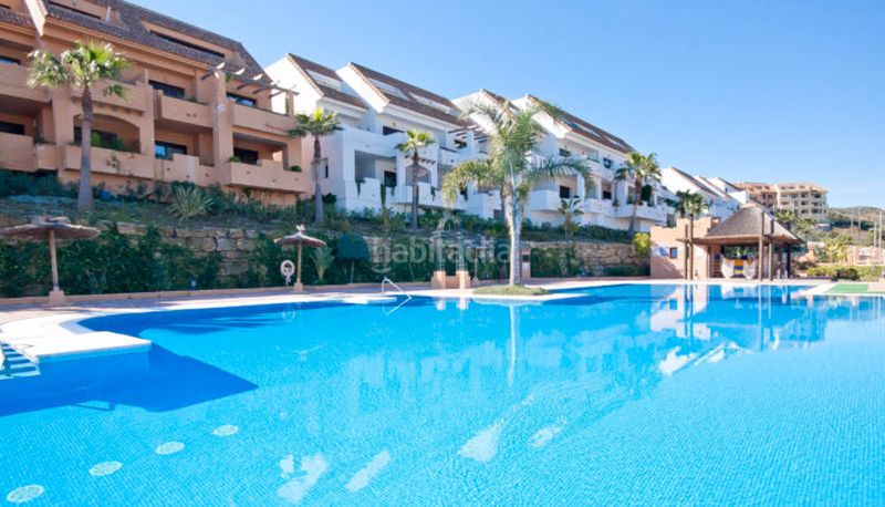Foto 8f2f42e3-e02a-4c42-8cf6-663cd577cd8d. Apartament amb aparcament piscina a La Duquesa Manilva