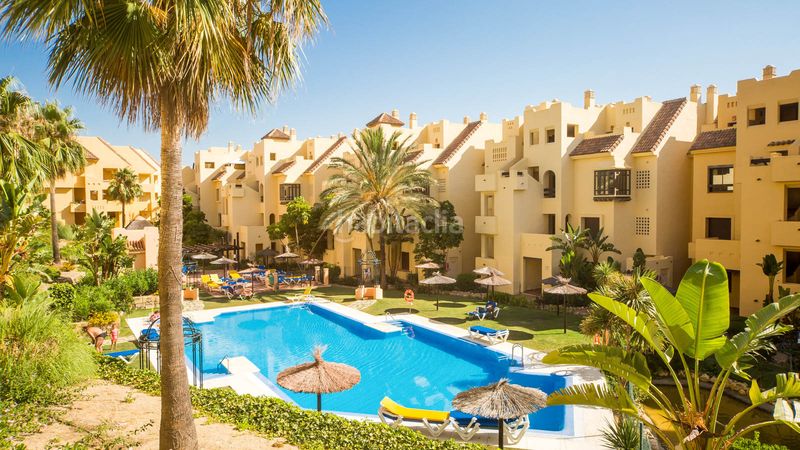 Foto b2ccbd4d-69f6-4b58-b696-57ab44f6317c. Apartament amb aparcament piscina a La Duquesa Manilva