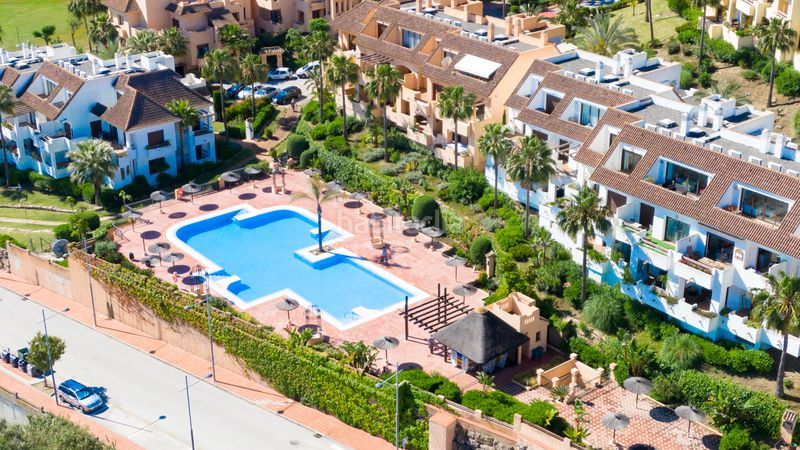 Foto fa260075-a3a2-4d91-89d4-51810c5ce1d0. Apartament amb aparcament piscina a La Duquesa Manilva