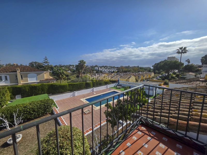 Foto 277f3032-d4eb-41d6-b584-9400a2ee3111. Casa amb aparcament piscina a Centro Estepona