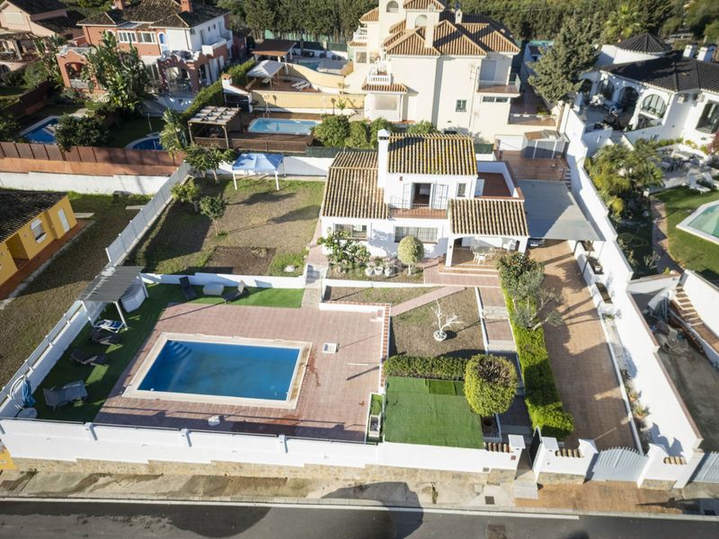 Foto 4a546cce-f8a7-46d9-9dd5-1f2cecc6ea4c. Casa amb aparcament piscina a Centro Estepona