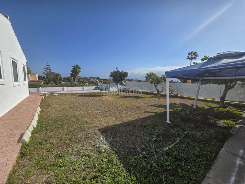 Foto 5a4647f2-163f-401c-b324-016e2e1ff57e. Casa amb aparcament piscina a Centro Estepona
