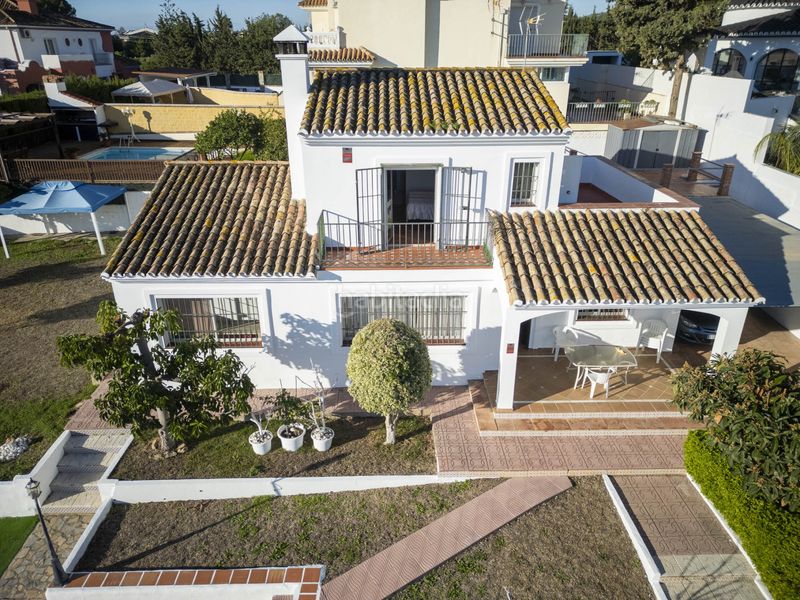 Foto 95ce61d8-e1c9-48ca-a59a-aef4afe38891. Casa amb aparcament piscina a Centro Estepona