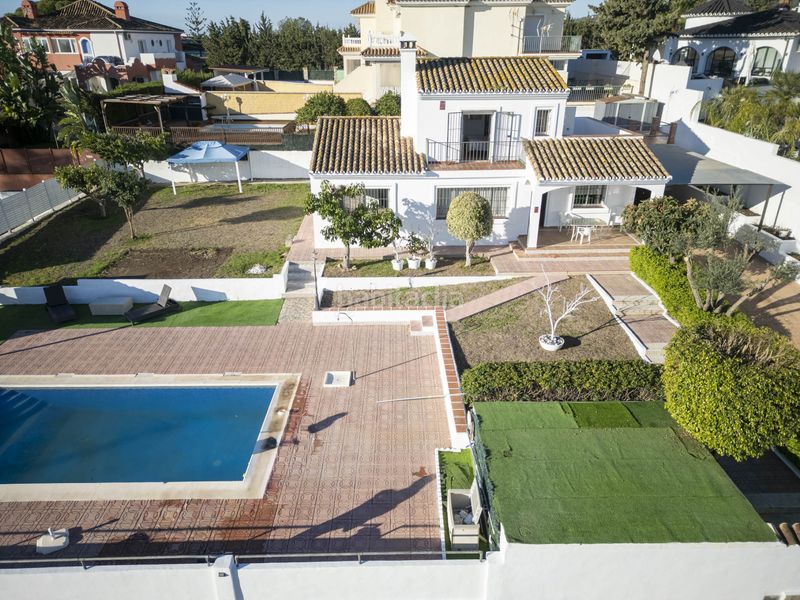 Foto 967a78c1-10d4-456e-b2e0-b62dbc85de88. Casa amb aparcament piscina a Centro Estepona