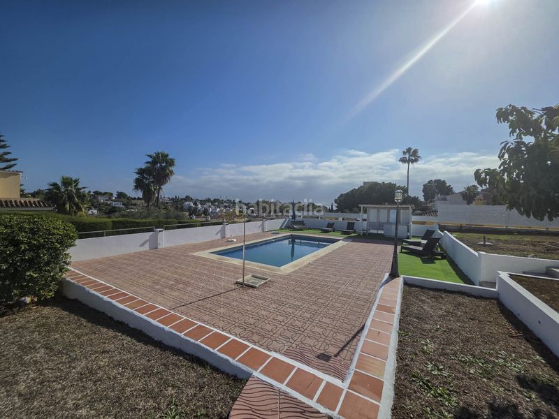 Foto c3abda9d-362e-4bb4-abb7-56472176856a. Casa amb aparcament piscina a Centro Estepona