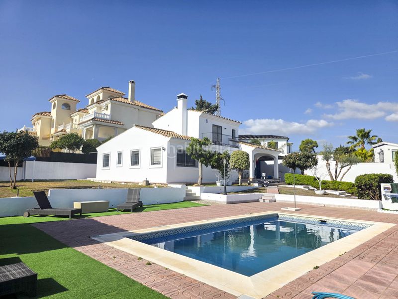 Foto dff19ea0-72f3-4923-90ab-d0e34e7d38b6. Casa amb aparcament piscina a Centro Estepona