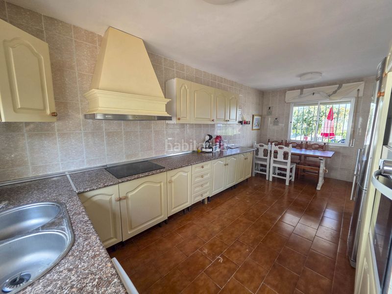 Foto ea6dfe23-8499-43ae-b9c3-8a9b74ac3d17. Casa amb aparcament piscina a Centro Estepona