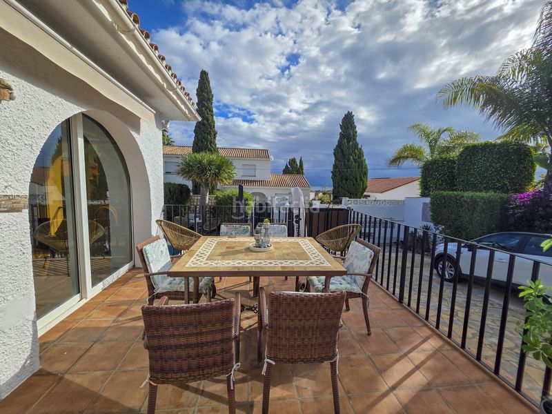 Foto f25c5d6a-ab71-49ec-abb8-5a01335eb04e. Casa amb aparcament piscina a La Duquesa Manilva