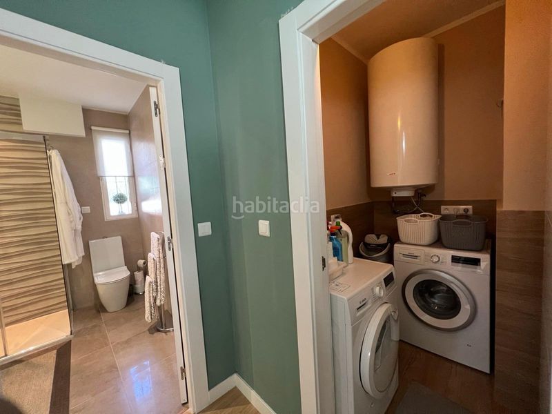 Foto 6f666a71-2bcd-4945-9b1c-a3d5fa5bec27. Casa amb aparcament piscina a Sotoserena Estepona
