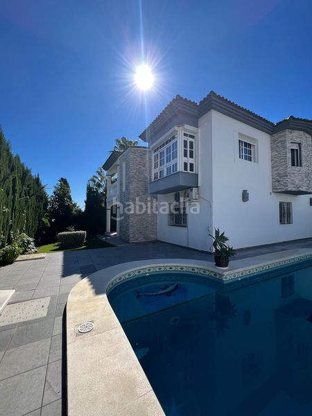 Foto 78aefd29-e034-49f3-acd8-f86abd9833ec. Casa amb aparcament piscina a Sotoserena Estepona
