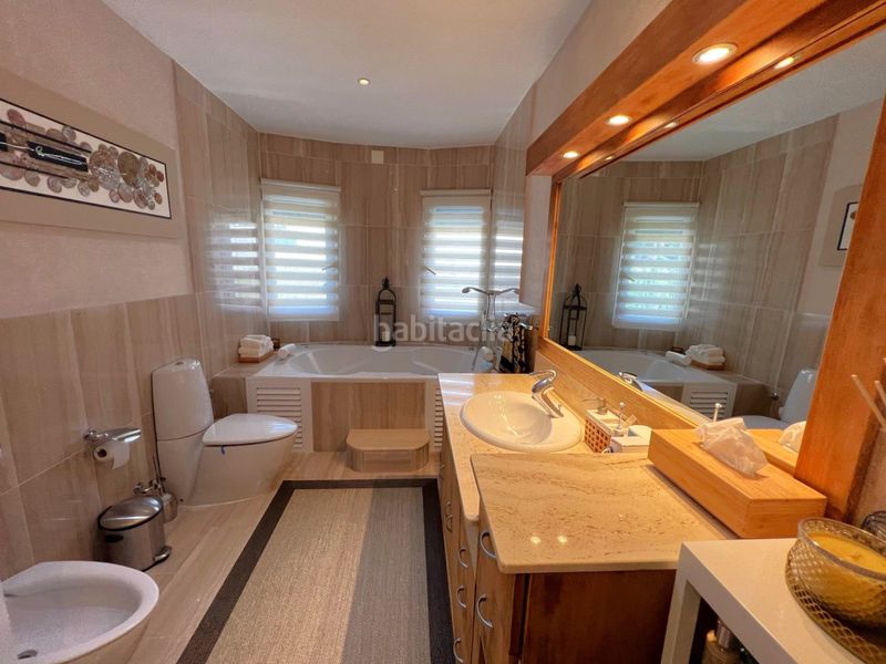 Foto e079e757-0252-4983-8bb8-e397b7358e33. Casa amb aparcament piscina a Sotoserena Estepona